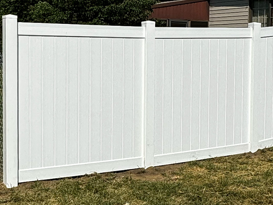 Temperance Michigan residential fencing company